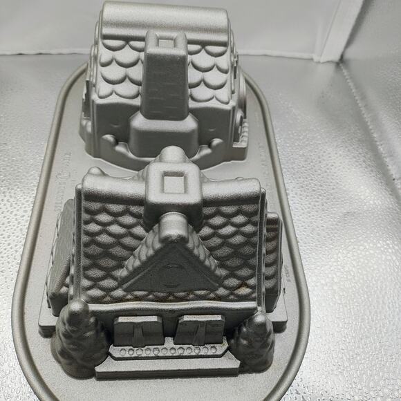 Nordic Ware Gingerbread House Duet Pan Cast Aluminum 5-Cup Holiday Bake - Picture 6 of 13